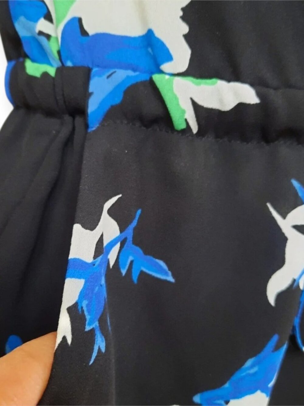 Lila Rose Floral Romper Women’s Size 4 Black Blue White Button Front - Picture 7 of 13